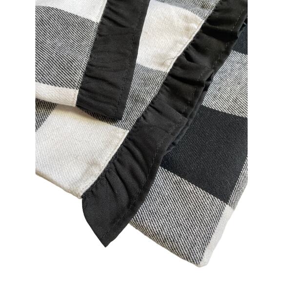 Mainstreet Collection 2 piece Black and White Pajamas, Flannel, Cotton, Size M/L - Picture 2 of 9